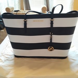 Micheal Kors Jet Set Travel Tote